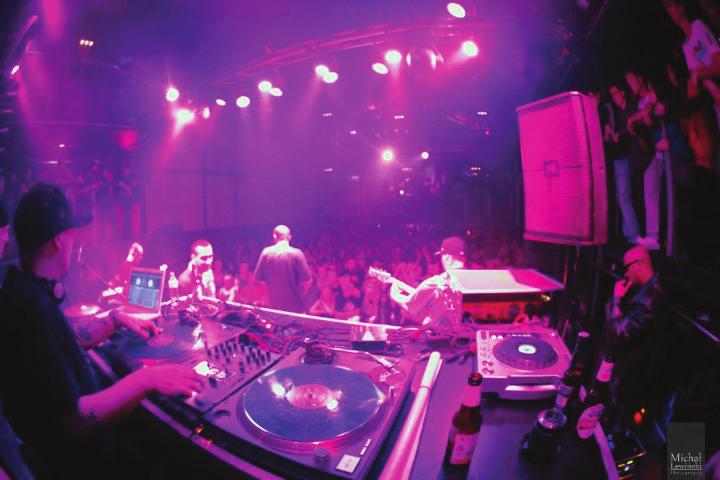 03:30 Otwarcie Małej Sceny festiwalu Kolibki Dubstep Festival 20 Koncert 1.