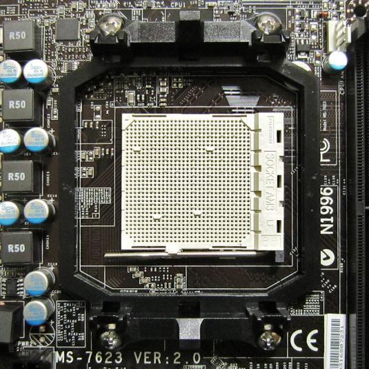 SOCKET Socket - gniazda przeznaczone do obudów mikroprocesorów typu PGA (Pin Grid Array).