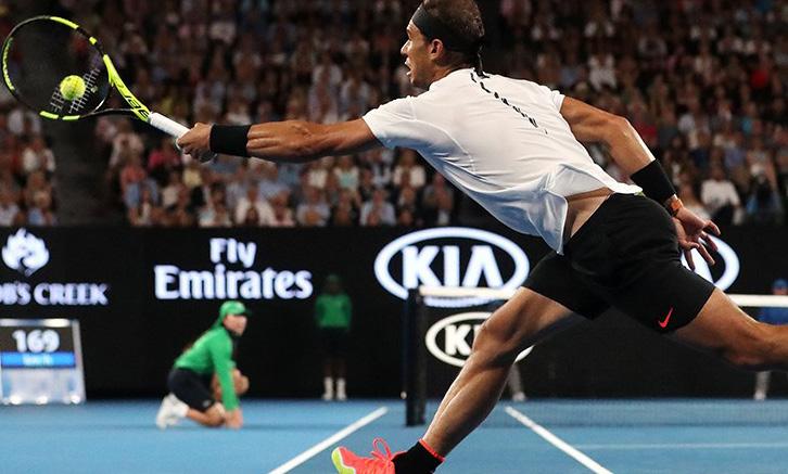 Tenis - Australian Open Australian Open to pierwszy z czterech turniejów zaliczanych do Wielkiego Szlema, który odbywa się w środku australijskiego lata, w połowie stycznia.