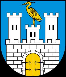 Czaplinka. Im blauen Schild in weiß eine Burg mit drei gleich großen, weißen Wehrtürmen mit je drei Zinnen und jeweils zwei Schießscharten in jedem Turm.