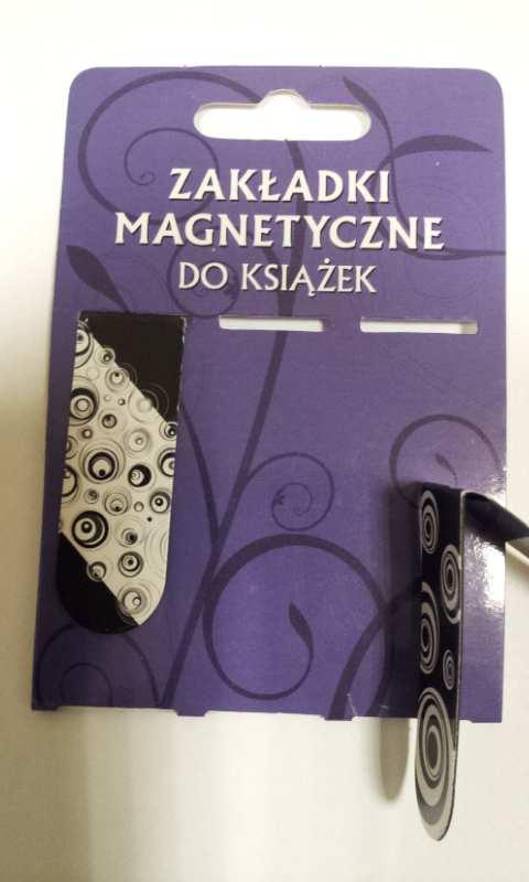 Zakładki: papier kredowy min 300g/m2, foliowanie 2 folie magnetyczne Tacka: papier kredowy min.