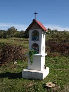 NAZAREŃSKIEGO LOKALIZACJA OPIS + DATOWANIE+ RODZAJ UŻYTKOWANIA część wsi Na Dziale, 599/2 DĄBRÓWKA Obiekt ceglany, bez wyraźnych cech stylowych, kaplica posiada prawa mszalne, obsługiwana jest przez