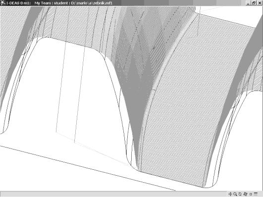 Rys. 3 Widok ścieżki narzędzia i krawędzi powierzchni obrabianej (Pic. 3 View of tool path and worked surface edges) Rys. 4 Obróbka części (Pic.