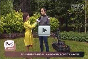 branżowe: Do nocnego spotkania z robotami zapraszały czołowe polskie dzienniki: Gazeta Wyborcza FAKT SUPER Express Naszemiasto Roboty dumnie pozowały przed obiektywem kamery TVP