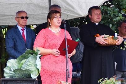 Wrzesień 2017 3 Dożynki Wiejskie w Olesznej Podgórskiej Końcówka sierpnia i początek września to czas, w którym rolnicy dziękują za plony.