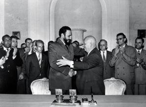 Chruszczow, przywódca ZSRR nakazuje w 1962 r