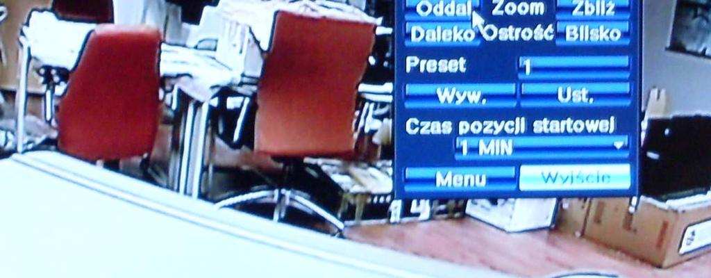 dokonuje się za pomocą klawisza SEARCH lub za pomocą menu głównego OSD.