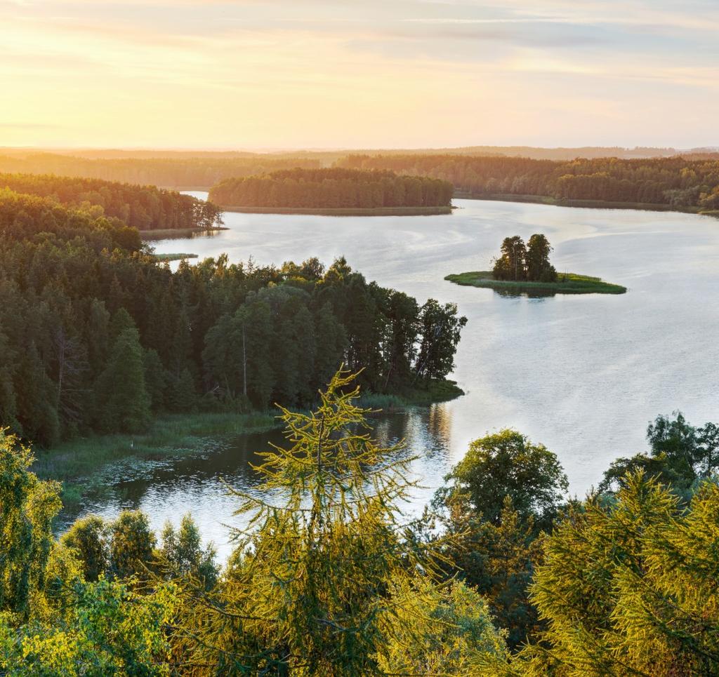 Mazury - miejsce magiczne Mazury są zwane krainą tysiąca jezior, to właśnie tu znajduje się jedno z najbardziej malowniczych, magicznych i największych jezior w Polsce - Jezioro Nidzkie.
