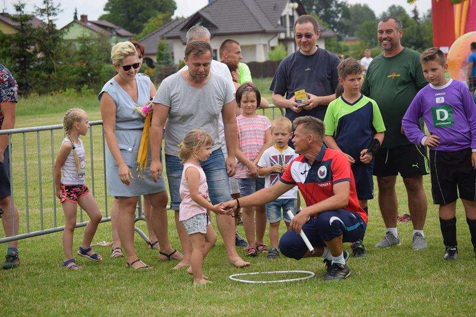 Ponadto przeprowadzono szereg konkurencji lekkoatletycznych min.