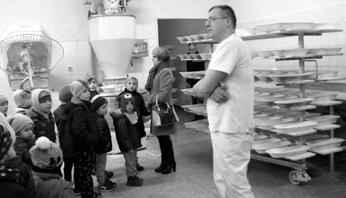 Na te pytania i wiele innych dotyczących chleba i pieczywa przedszkolaki z Samorządowego Przedszkola w Pacanowie próbowały znaleźć odpowiedzi podczas DNIA PIECZYWA. Odbył się on w dniu 28.02.2017 r.