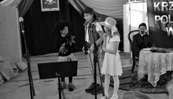 Dumkę na dwa serca wykonali absolwenci Amelia Mazur i Wojciech Kułaga, natomiast uczeń Igor Sawczyszyn zaśpiewał piosenkę Rzeka marzeń.