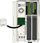 Instalowanie Zamontowane wkładki do sterownika Modular Poniższa procedura pokazuje jak zamontować wkładki z pamięcią TWDXCPMFK32 lub TWDXCPMFK64 lub wkładkę z zegarem czasu rzeczywistego TWDXCPRTC do