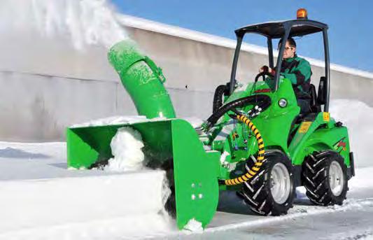Obsługa komunalna Odśnieżarka - pług wirnikowy Odrzutnik śniegu to skuteczne narzędzie do odśnieżania chodników, ścieżek pieszych, dróg oraz miejsc skąd śnieg ma zostać usunięty i