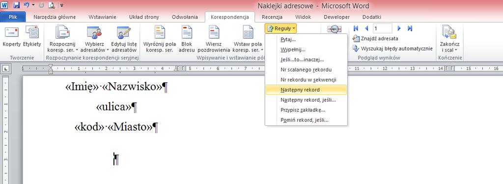 Rozwijamy pola przycisku Wstaw pola koresp. ser. i wstawiamy je odpowiednio tak jak na kopercie adresowej.