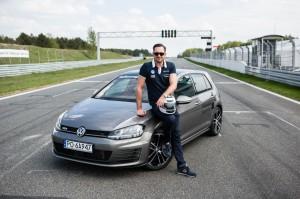 Źródło: mf.gov.pl Marcin Prokop w Volkswagen Castrol Cup. 5 runda Volkswagen Castrol Cup ze Slovakia Ring na żywo!