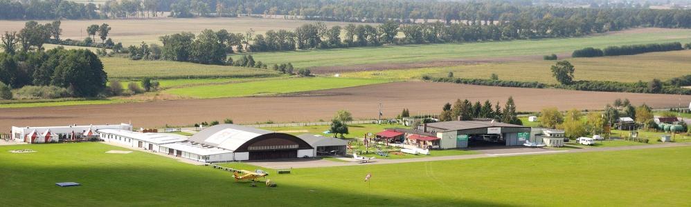 Lotnisko Michałków Festyn ma charakter otwarty. Z przyjemnością pragniemy zaprosić szanowne koleżanki i szanownych kolegów pilotów, do wzięcia udziału w organizowanym przez nas Festynie.