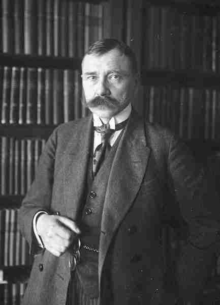 KULISY UTWORZENIA RZĄDU LUBELSKIEGO 7 LISTOPADA 1918 R. 2 listopada w mieszkaniu Artura Śliwińskiego przy ul. Pięknej 11 w Warszawie miało miejsce tajne zebranie polityków PPS i PSL Wyzwolenie" tzw.