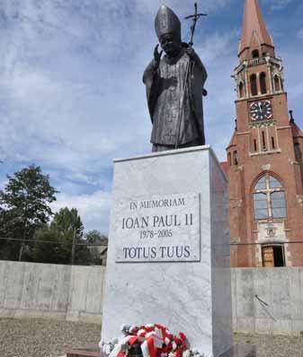 Longier Kościół w rodzinnym mieście Wadowice Biserica din oraşul natal Wadowice FOTO: L.