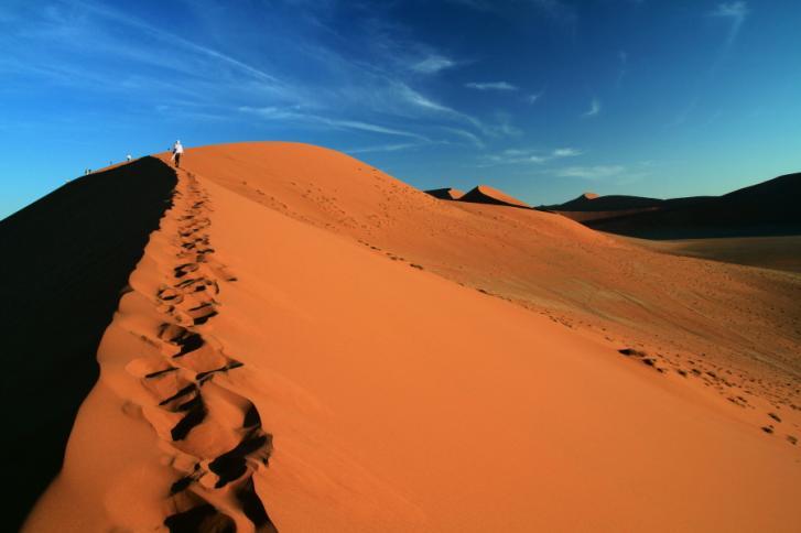 Idealne miejsce na pierwszy nocleg i odpoczynek po locie! Dzień 3: WINDHOEK NAMIB NAUKLUFT 6h 358 km Wyruszamy w drogę, podróż odbywać się będzie drogą szutrową.