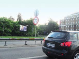 Kierujący autobusem, ruszając z przystanku włącza się do ruchu.