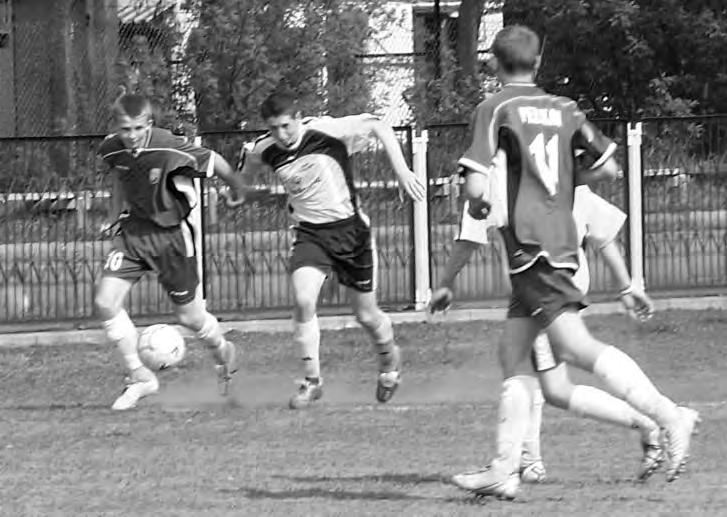 W pierwszym pojedynku doœwiadczeni gracze oldboja po bramce z rzutu wolnego Jackiewicza wygrali 1:0 z szesnastolatkami z Sochaczewa. n WOJEWÓDZKA LIGA JUNIORÓW STARSZYCH: 26.