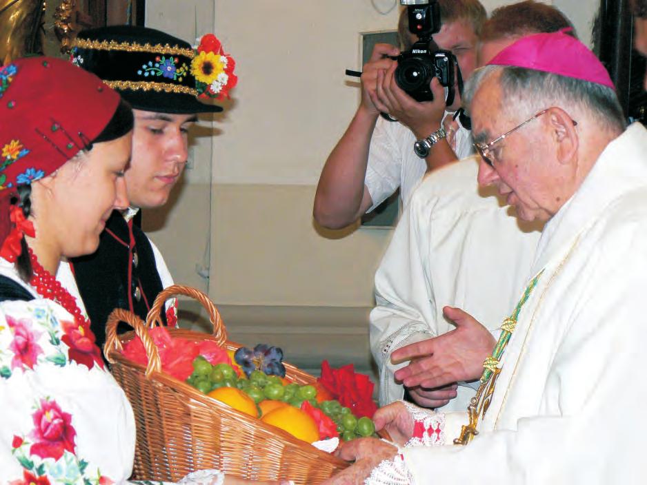 owiczu. M szy przewodniczy³ biskup senior, kazanie wyg³osi³ natomiast Prymas Polski Józef Glemp.