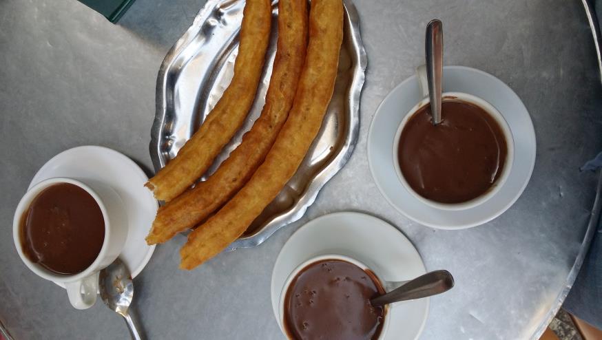 Churros z czekoladą Było coś dla ciała, a wizyta w muzeum Salvadora Dalí w Figueres była niezwykłą