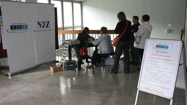 W ramach akcji wyjazdowych pracownicy Śląskiego OW NFZ wydawali loginy
