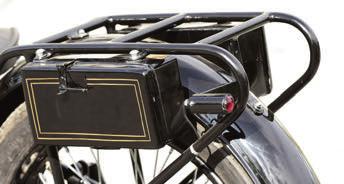 Suche i wątłe wzmianki o motocyklach Favor wskazują na rok 1919 jako ten, w którym w ramie rowerowej zamontowano silnik spalinowy.