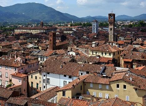 Lucca to otoczone pełnym pierścieniem murów miasto, z licznymi kościołami, piękną katedrą i malowniczymi uliczkami. Zwiedzanie centrum historycznego m.in.