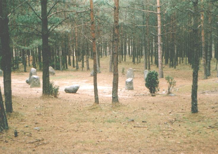 Str. 15 Bardzo dobrze G. Ossowskiemu były znane groby podkloszowe kultury łużyckiej, a właściwie jej późniejszemu przeobrażeniu wyodrębnionemu z kultury pomorskiej.