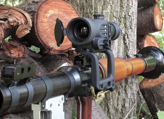 celujemy w optoelektronice Celownik UTC-1S zamontowany na RPG-7.