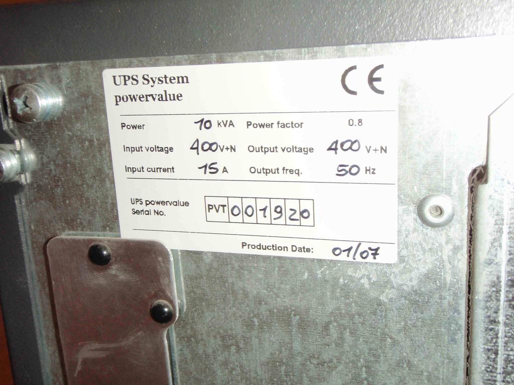 Rys 2b UPS 10kVA tabliczka znamionowa