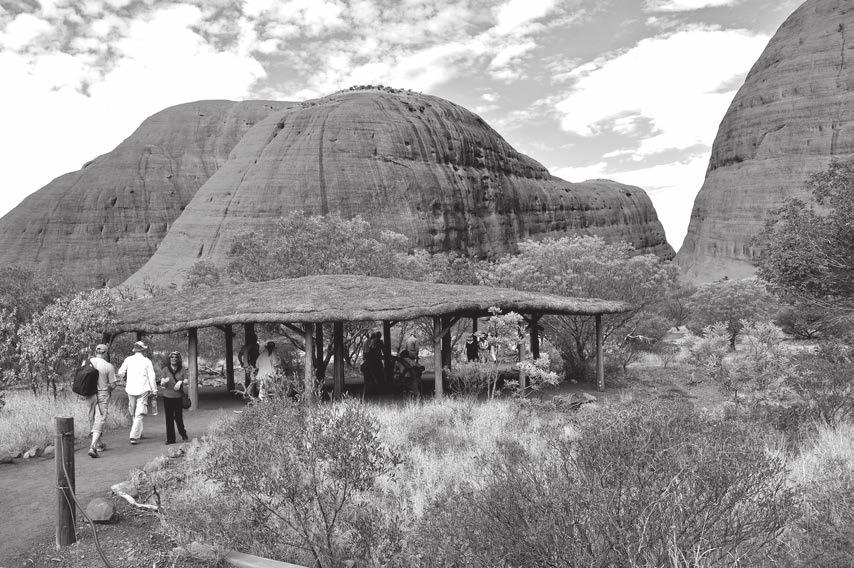 Metody badań i oceny atrakcji turystycznych Fot. 25. Kultowa atrakcja turystyczna Australii Park Narodowy Uluru-Kata Tjuta (fot. Z. Kruczek) Tabela 17.