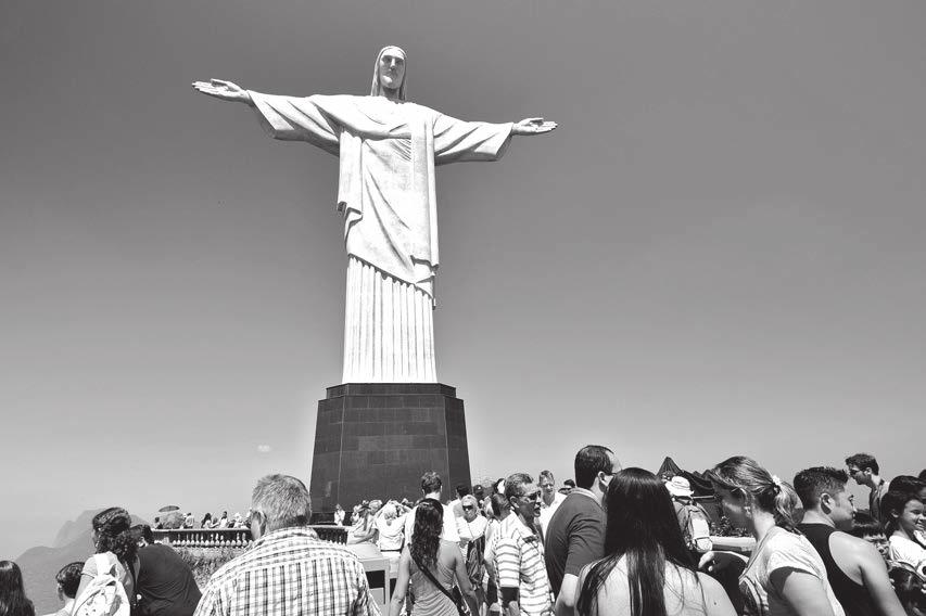 Atrakcje turystyczne. Fenomen, typologia, metody badań Fot. 8. Pomnik Chrystusa Zbawiciela w Rio de Janeiro (fot. Z. Kruczek) Podobną pułapką jest znajdywanie (na siłę) miejsc wyjątkowych na Ziemi.