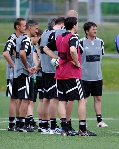 KONWENCJA TRENERSKA UEFA 2015 Artykuł 7 Szkolenie w oparciu o realne warunki Każdy kurs organizowany przez stronę konwencji na mocy niniejszego dokumentu składa się z interaktywnego szkolenia w