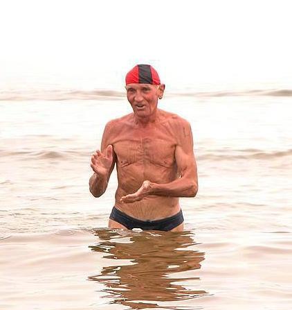 Inspiracje Antoni Wisterowicz z Trójmiasta (85 lat) Lekarz medycyny sportowej, ortopeda i traumatolog Maratończyk, triatlonista, pływak W 2009 r.