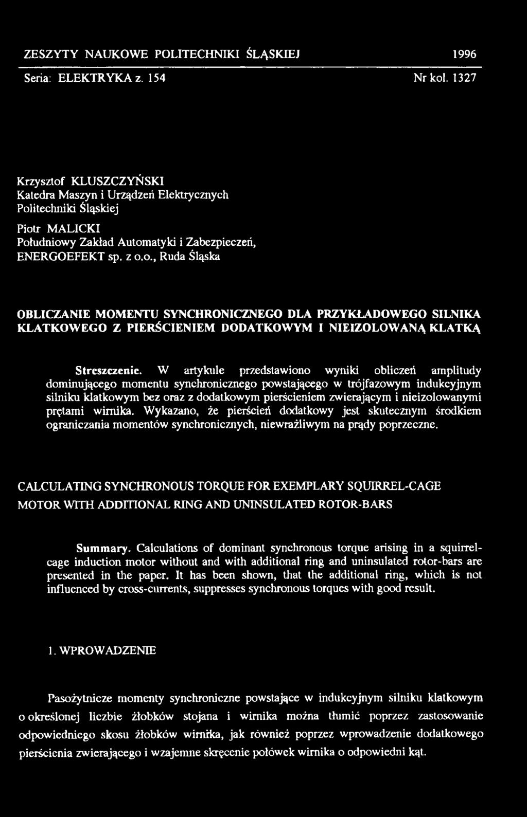 W artykule przedstawiono wyniki obliczeń amplitudy dominującego momentu synchronicznego powstającego w trójfazowym indukcyjnym silniku klatkowym bez oraz z dodatkowym pierścieniem zwierającym i