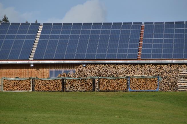 powietrzne (konwersja fototermiczna przekształcanie energii promieniowania słonecznego w energię cieplną), panele