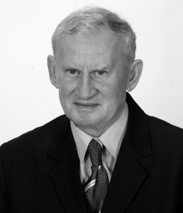 Pawłowski Edward (1941-2016), historyk wojskowości, profesor w Instytucie Historii Akademii Podlaskiej i rektor Akademii Podlaskiej. Urodził się 26 lipca 1941 r.