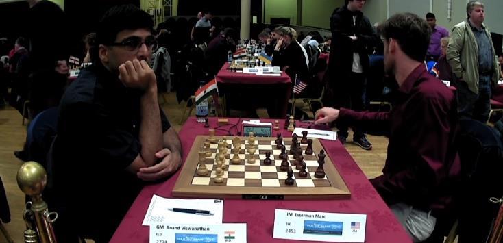 Wa8 Ga8 21.Wa1 Sd5 Carlsen (po lewej) Birkisson Partia dnia: Caruana (po lewej) Kramnik 22.Wa8 Wa8 23.Hc6 Sc7 24.Gf7 Kh8 25.He4 Wf8 26.d5 Wf7 27.