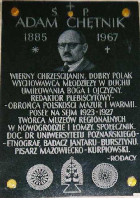 KrzyŜem Oficerskim Orderu Odrodzenia Polski za zasługi dla muzealnictwa regionalnego.