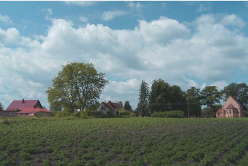 Strychy Strychy leżą 1,5 km na północ od Wierzbna. Wieś została założona w 1600 r. Ziemia została zagospodarowana przez osadników holenderskich.