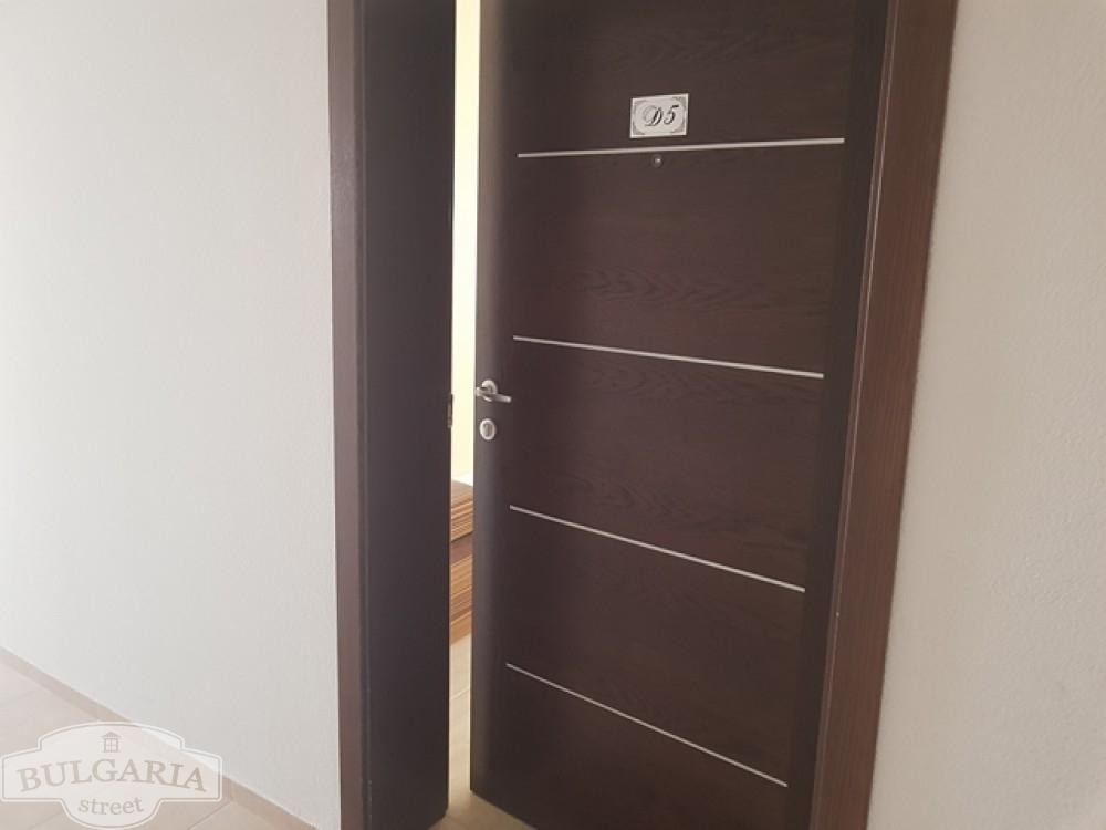 3 atrybuty dla komfortowego plażowego odpoczynku - szezlongi, parasole, kawiarnie, fachowa ochrona i