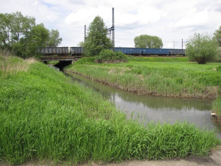 Odcinek linii 274 i 751, około 500 m od stacji kolejowej Wrocław Zachodni.