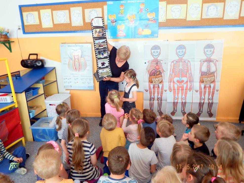 Ania Grzywnowicz zaprezentowała dzieciom wykonany na