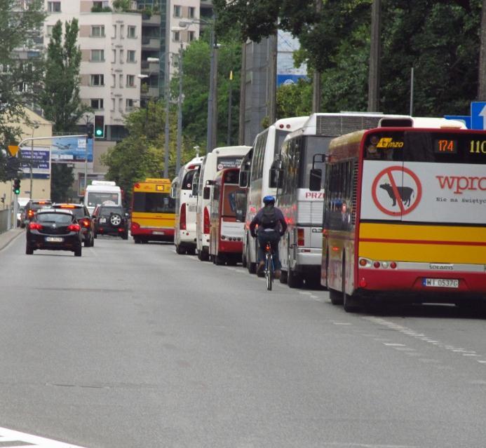 Krakowskie Przedmieście. Zdj. 4.8 Pas autobusowy - widok w stronę pl. Piłsudskiego.