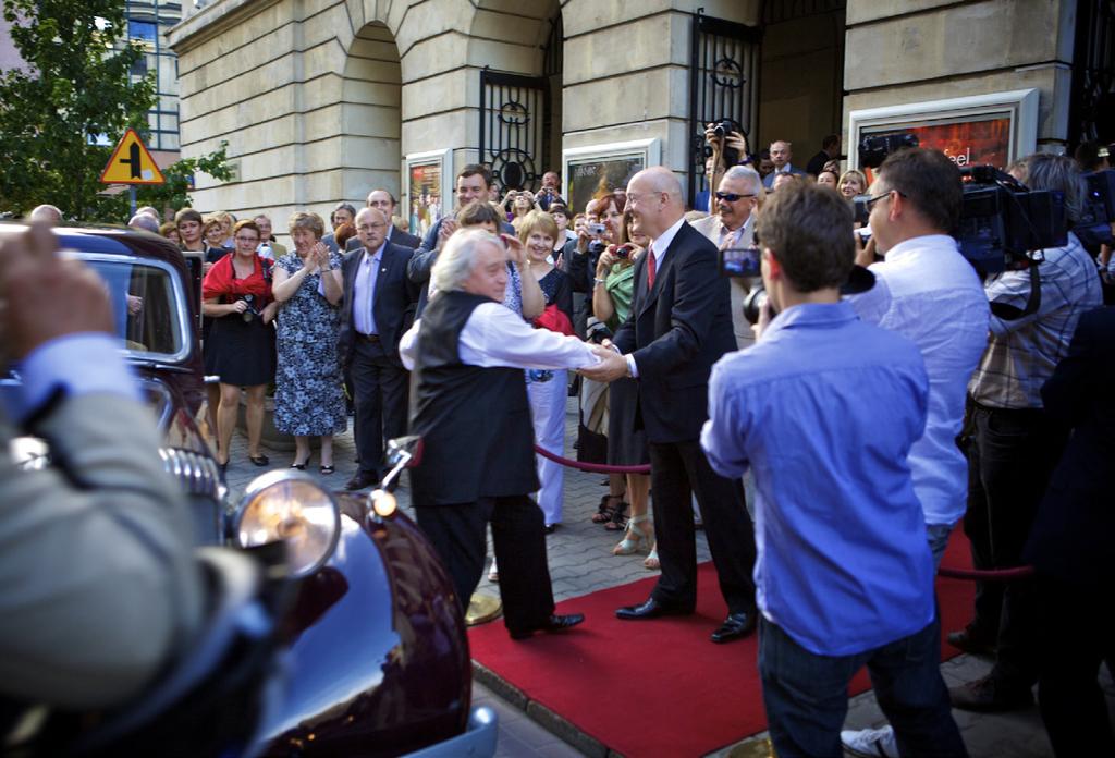 WARSZAWA RE-PREMIERA FILMU FILHARMONIA NARODOWA 4 WRZEŚNIA 2011 Uroczysty wieczór otworzył przyjazd maestro Jerzego Maksymiuka