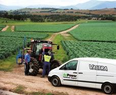 Valtra serwis i szkolenia 44 Centrum części zamiennych Valtra realizuje dostawy części, przygotowuje do wysyłki zamówienia, opracowuje instrukcje napraw oraz instrukcje dla użytkownika.