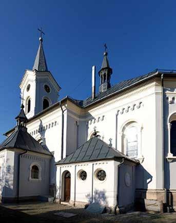 Należy do dekanatu Wilamowice diecezji bielsko-żywieckie.